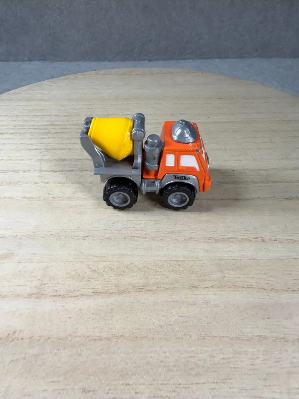 Tonka Chuck & Friends Spill Cement Mixer Truck Orange Diecast 2000 Maisto Hasbro